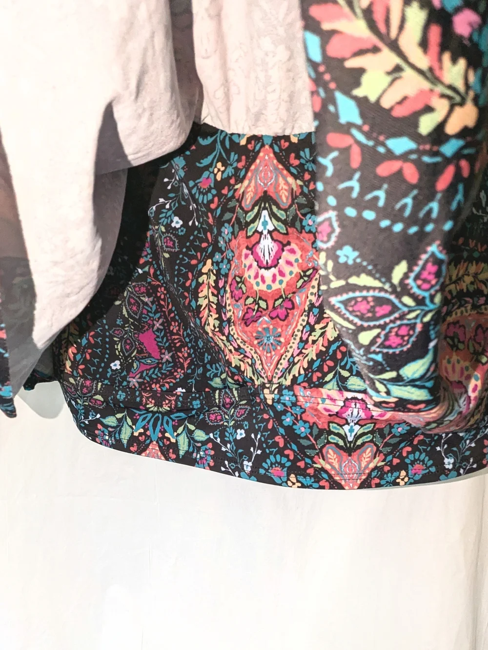 Women’s 2 Piece Multicolor Paisley Floral Ruffle Swimsuit - Picture 3 of 7